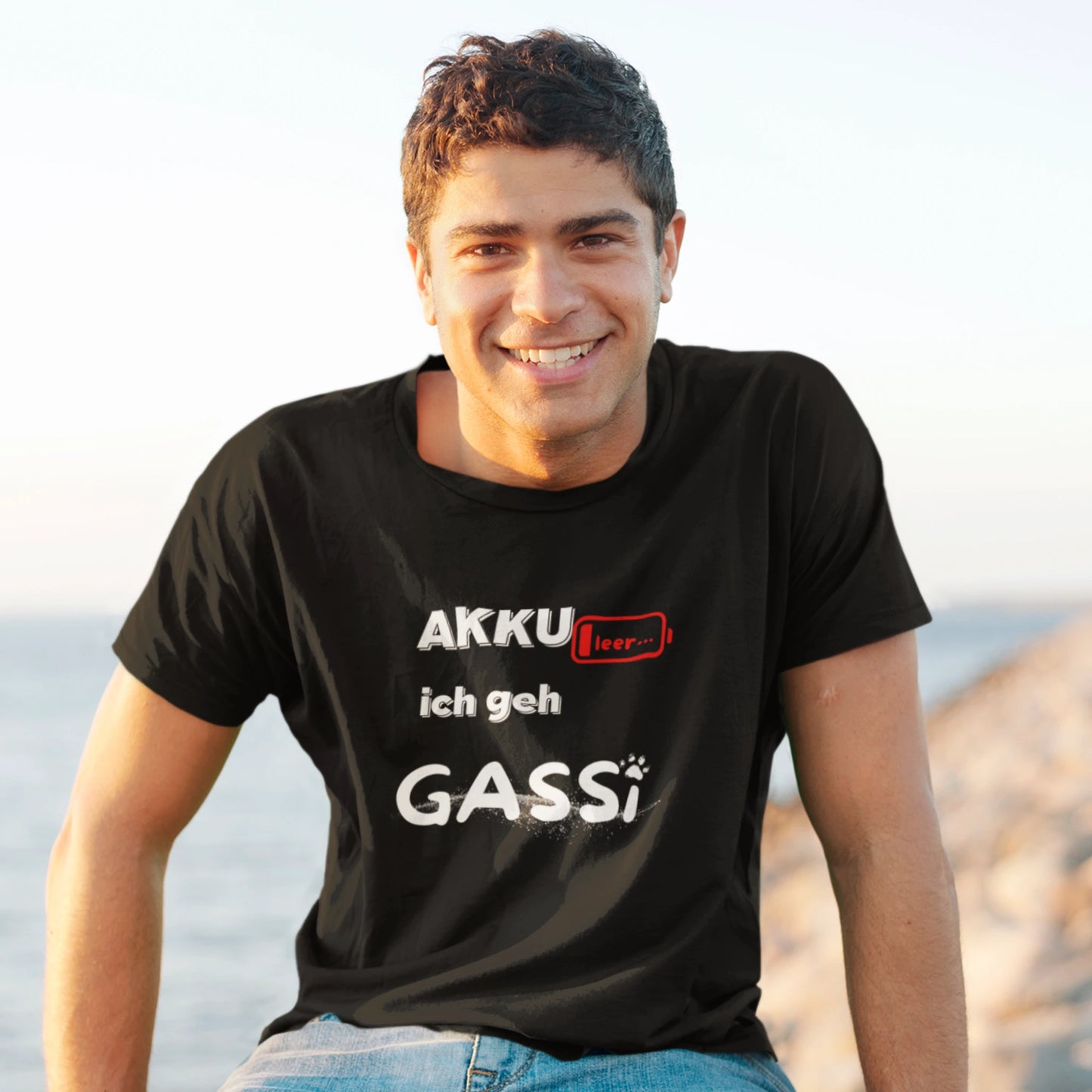 HigherBlanks Premium T-Shirt - AKKU leer .. ich geh GASSi