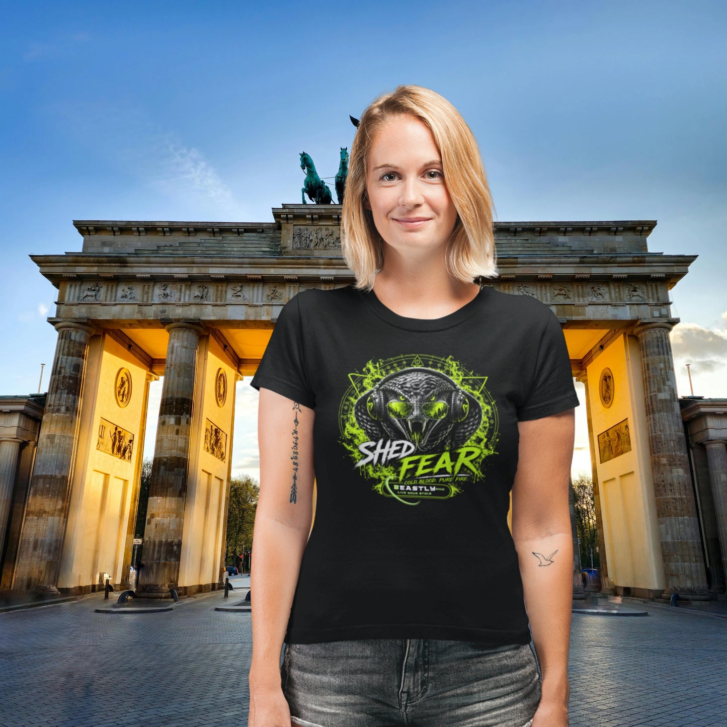 HigherBlanks Premium T-Shirt - BeastlyChic Marke REPTILES UNTAMED