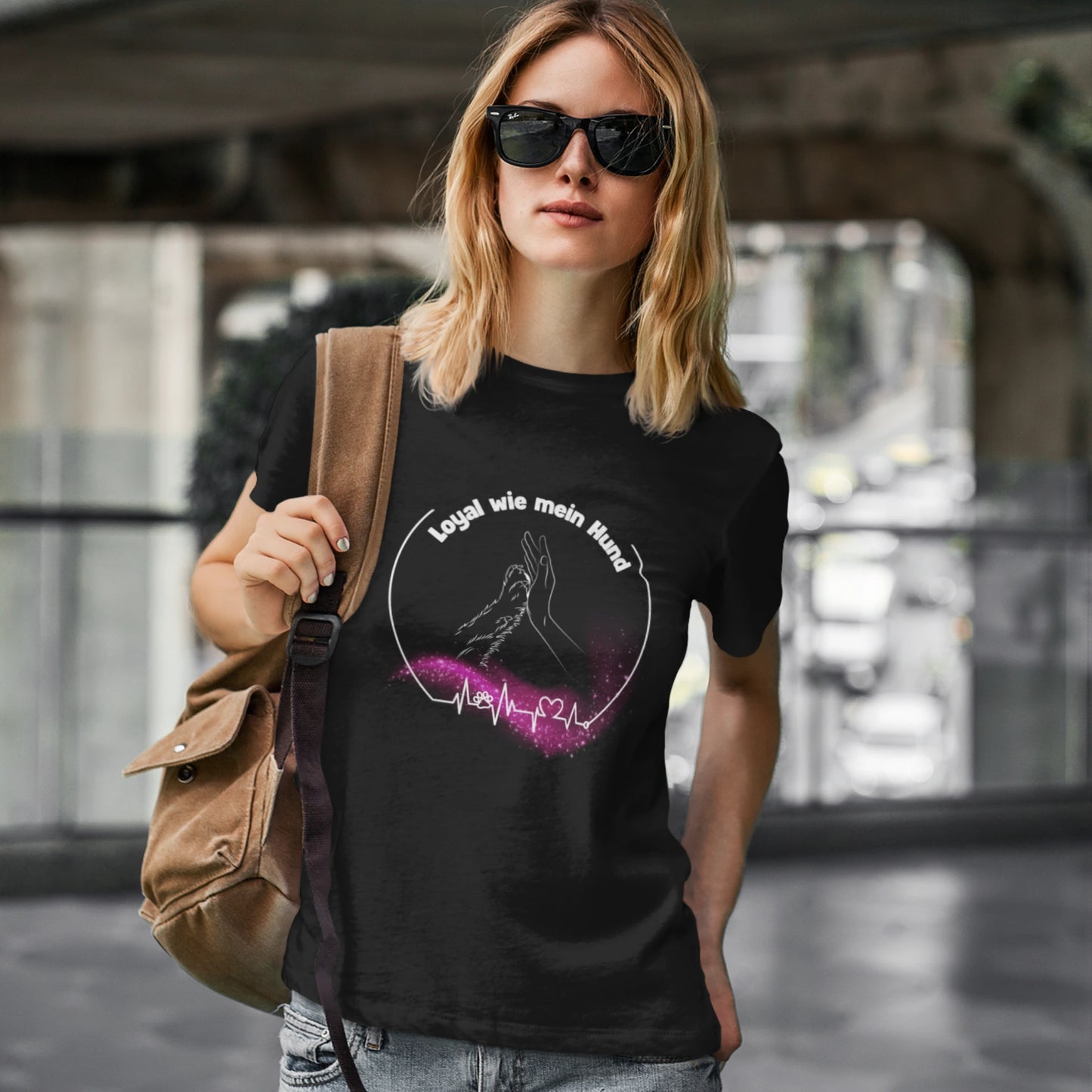 Premium Organic Shirt Women - Loyal wie mein Hund