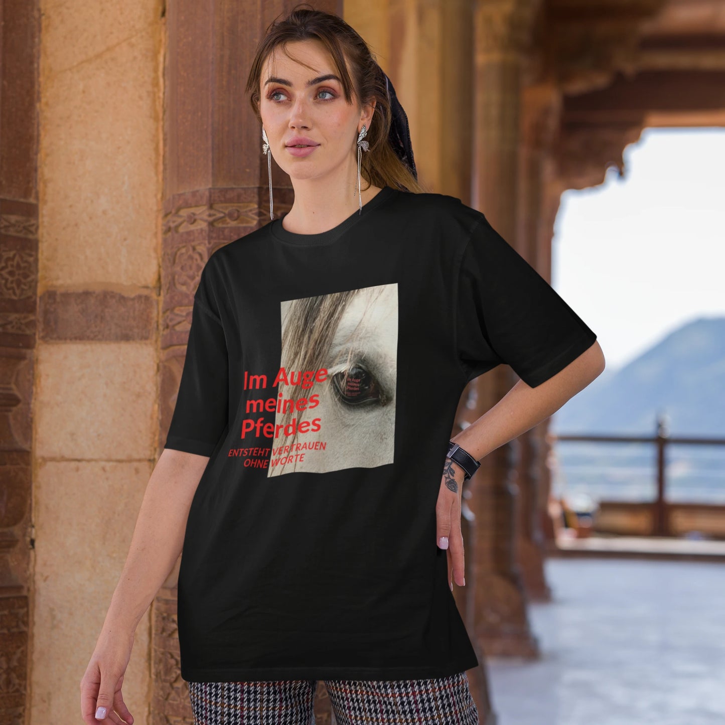 VACANCY Oversized Shirt - Im Auge meines Pferdes ENTSTEHT VERTRAUEN OHNE WORTE