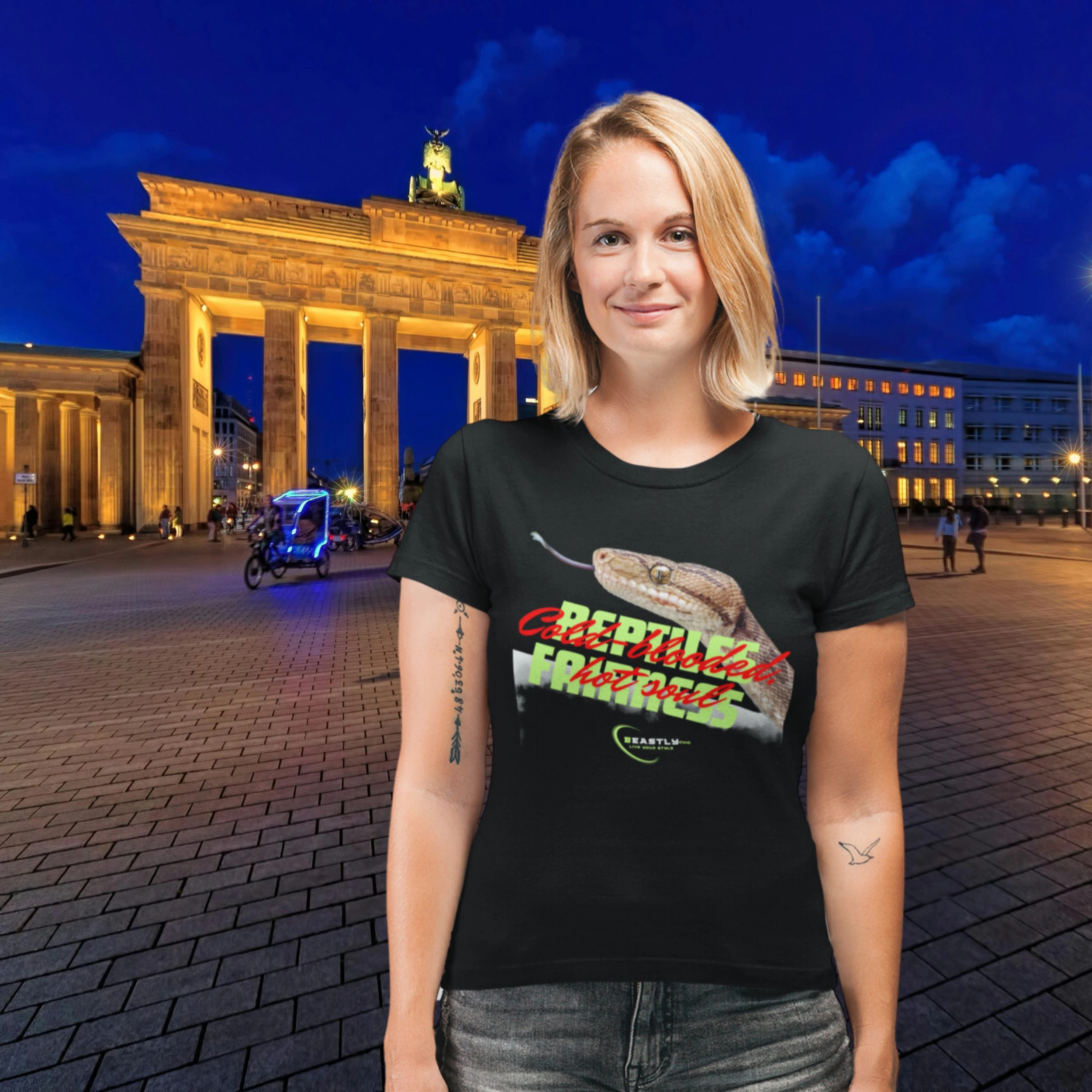 HigherBlanks Premium T-Shirt - BeastlyChic Marke REPTILES FAIRNESS