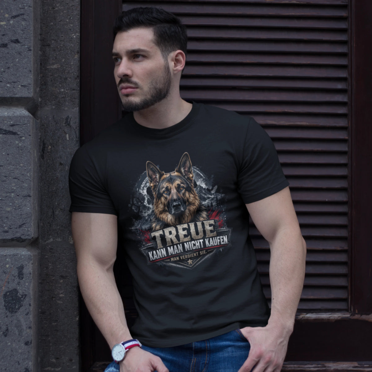T-Shirt mit Schäferhund-Motiv – DOG DAD – Lifestyle-Aufnahme