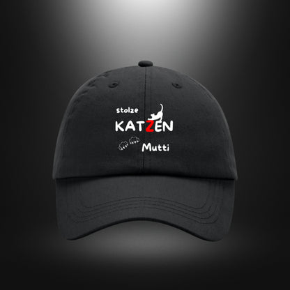 Schwarze Dad Cap mit Katzenmotiv und dem Aufdruck „stolze KATZEN Mutti“, Vorderansicht.