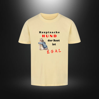 Kinder-T-Shirt mit Hundemotiv „Hauptsache Hund, der Rest ist egal“ in Butter