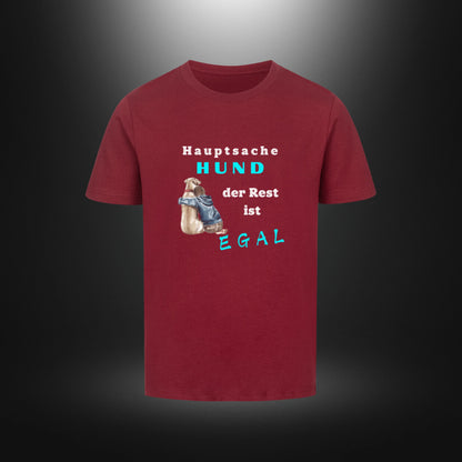 Kinder-T-Shirt mit Hundemotiv „Hauptsache Hund, der Rest ist egal“ in Weinrot