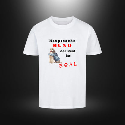 Kinder-T-Shirt mit Hundemotiv „Hauptsache Hund, der Rest ist egal“ in Weiß